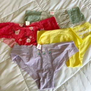 NWT Victoria’s Secret Cheeky Panties, Large